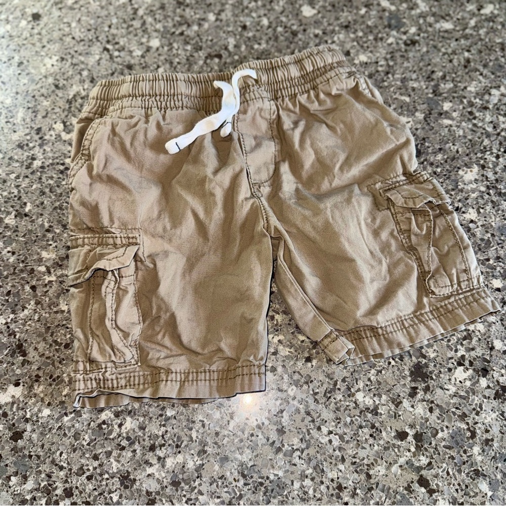 Carter’s l Boy’s Cargo Shorts l Size: 3T